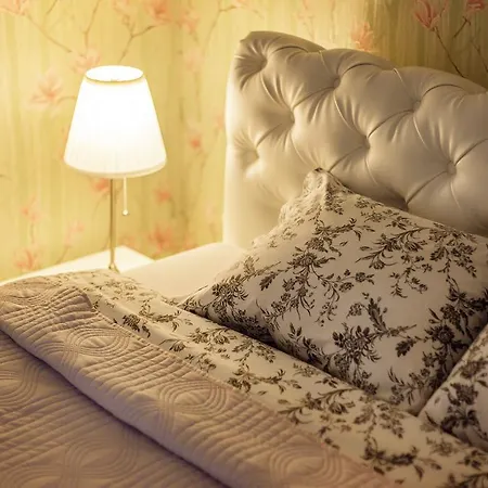 Gabriele In Old Town